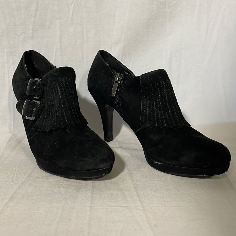 Anne Klein ankle boot heals